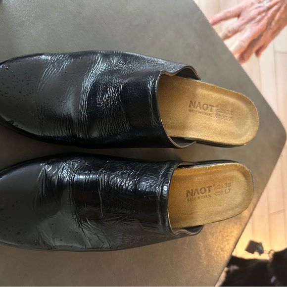 COPY - Naot shiny black leather heeled mules. EUC. Size 38 - Picture 3 of 7